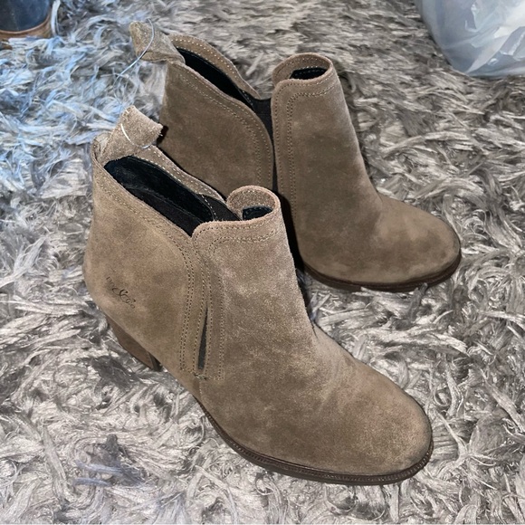 NWOT Bos & Co Belfield Gray Leather Suede Slip On Ankle Heel Boots Sz 39w Green - Picture 3 of 6